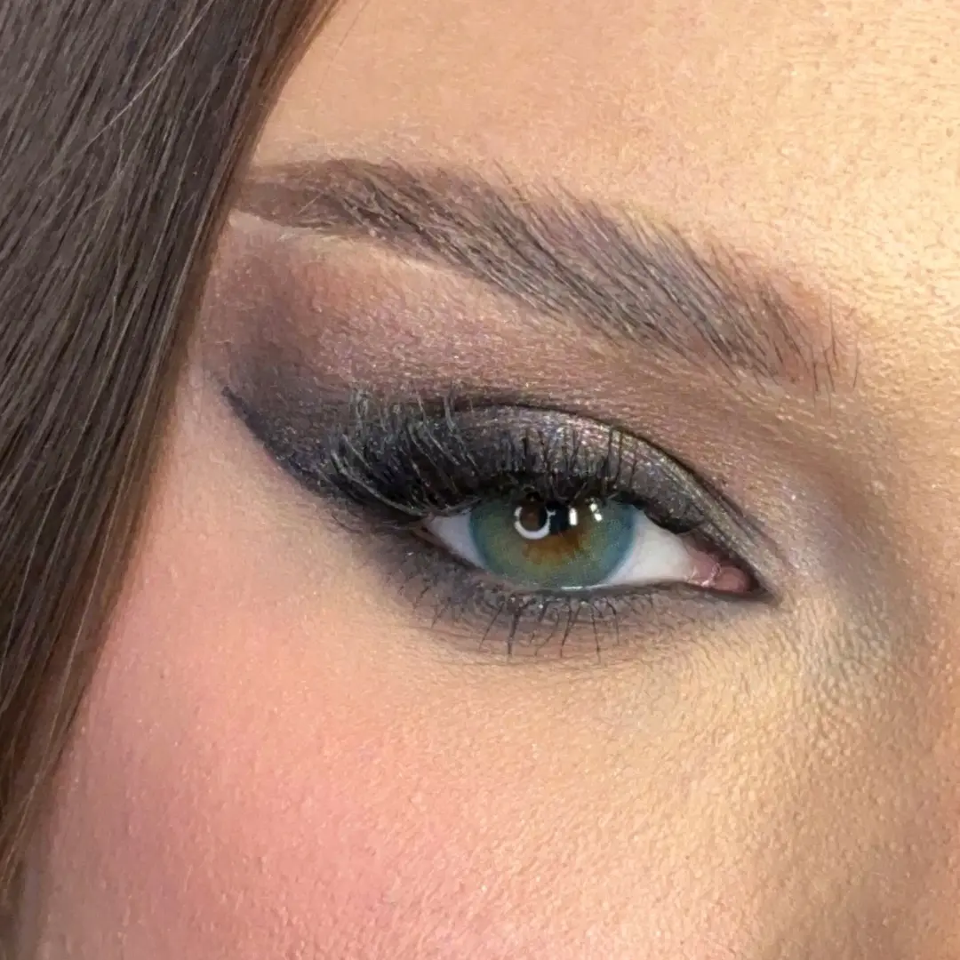 عدسات لون Aurora Blue