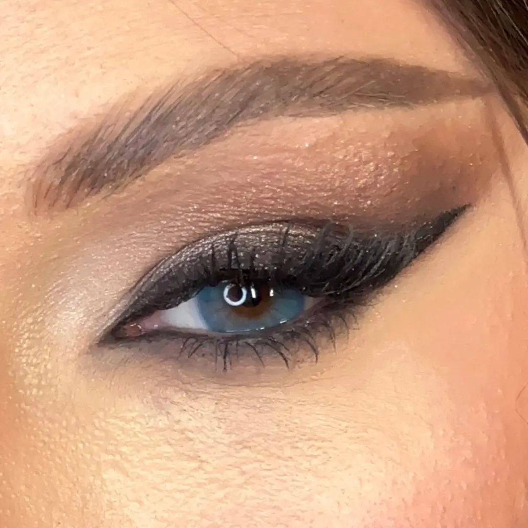 عدسات لون Azul