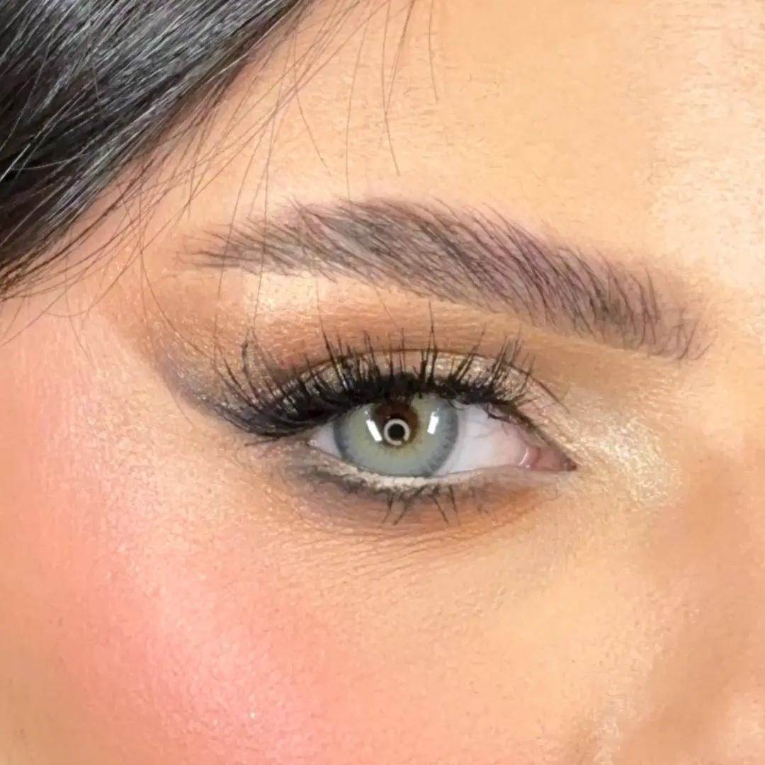 عدسات لون Siren Blue