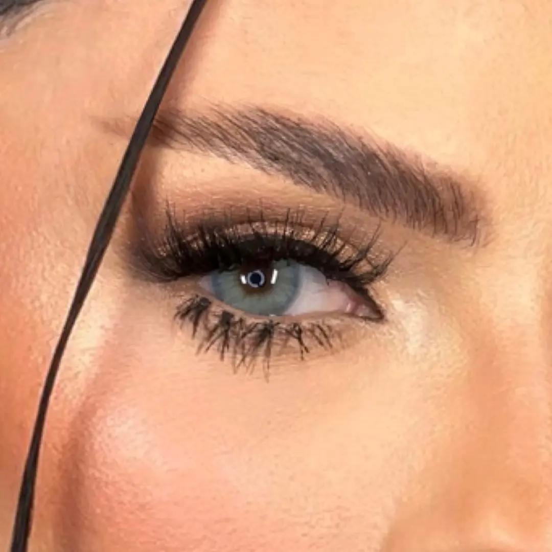 عدسات لون Topaz